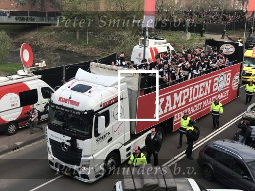 Eindhoven, 16 April 2018
PSV-AJAX, eindstand 3-0 en Landskampioen Seizoen 2017-2018
Huldiging op het gemeentehuis Eindhoven