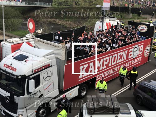 Eindhoven, 16 April 2018
PSV-AJAX, eindstand 3-0 en Landskampioen Seizoen 2017-2018
Huldiging op het gemeentehuis Eindhoven
