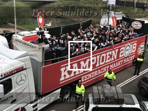 Eindhoven, 16 April 2018
PSV-AJAX, eindstand 3-0 en Landskampioen Seizoen 2017-2018
Huldiging op het gemeentehuis Eindhoven