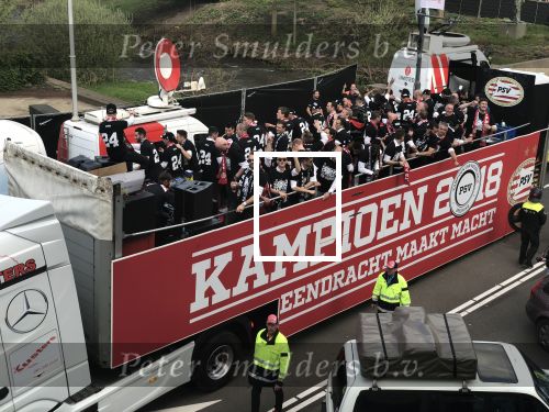 Eindhoven, 16 April 2018
PSV-AJAX, eindstand 3-0 en Landskampioen Seizoen 2017-2018
Huldiging op het gemeentehuis Eindhoven
