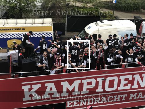 Eindhoven, 16 April 2018
PSV-AJAX, eindstand 3-0 en Landskampioen Seizoen 2017-2018
Huldiging op het gemeentehuis Eindhoven