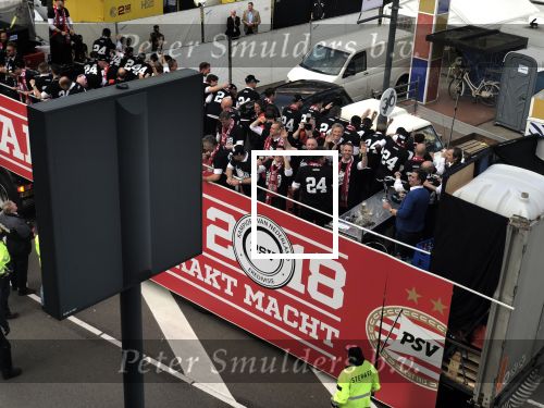 Eindhoven, 16 April 2018
PSV-AJAX, eindstand 3-0 en Landskampioen Seizoen 2017-2018
Huldiging op het gemeentehuis Eindhoven