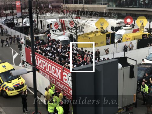 Eindhoven, 16 April 2018
PSV-AJAX, eindstand 3-0 en Landskampioen Seizoen 2017-2018
Huldiging op het gemeentehuis Eindhoven