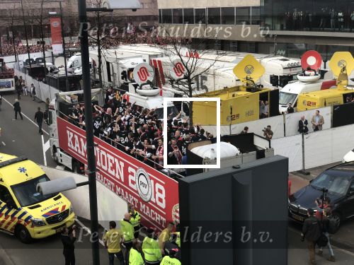 Eindhoven, 16 April 2018
PSV-AJAX, eindstand 3-0 en Landskampioen Seizoen 2017-2018
Huldiging op het gemeentehuis Eindhoven