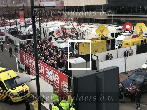 Eindhoven, 16 April 2018
PSV-AJAX, eindstand 3-0 en Landskampioen Seizoen 2017-2018
Huldiging op het gemeentehuis Eindhoven