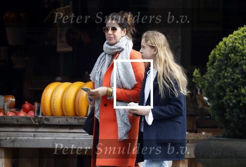 Amsterdam 14 april 2018 
Isa Hoes en haar dochter Vlinder eten ijsje