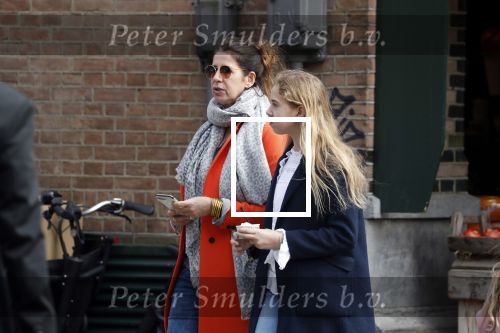 Amsterdam 14 april 2018 
Isa Hoes en haar dochter Vlinder eten ijsje