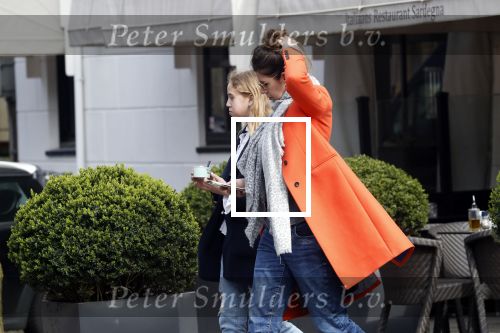 Amsterdam 14 april 2018 
Isa Hoes en haar dochter Vlinder eten ijsje