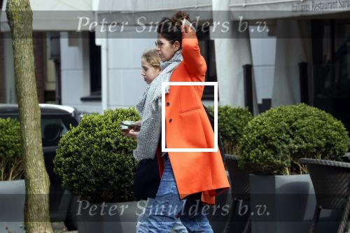 Amsterdam 14 april 2018 
Isa Hoes en haar dochter Vlinder eten ijsje