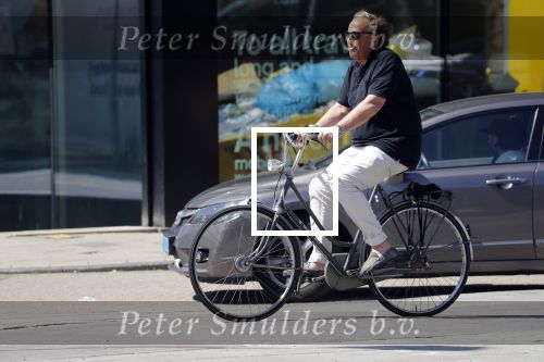 Amsterdam 5mei 2018
Ivo Niehe op zijn damesfiest in Amsterdam zuid.