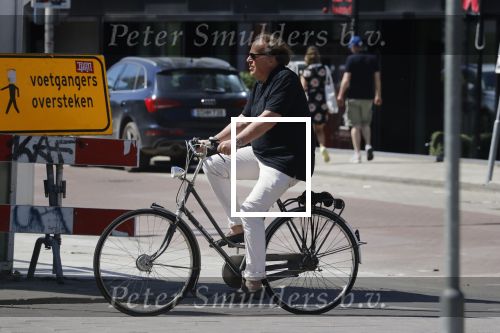 Amsterdam 5mei 2018
Ivo Niehe op zijn damesfiest in Amsterdam zuid.