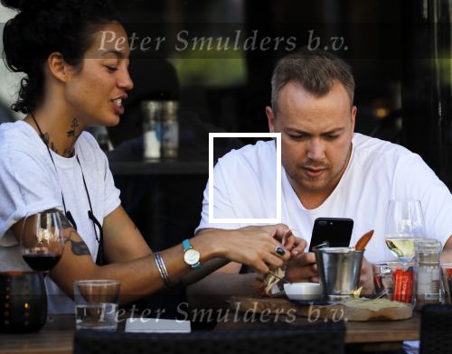 Amsterdam 18 april 2018
Jamai Looman met een vriendin op terras bij v Dam