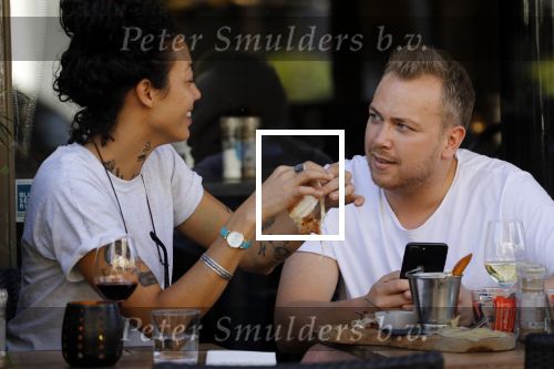 Amsterdam 18 april 2018
Jamai Looman met een vriendin op terras bij v Dam
