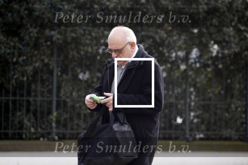 Den Haag 11 april 2018
Oud minister Jan Pronk wacht op de tram in Den Haag