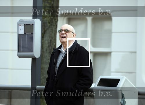 Den Haag 11 april 2018
Oud minister Jan Pronk wacht op de tram in Den Haag