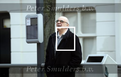 Den Haag 11 april 2018
Oud minister Jan Pronk wacht op de tram in Den Haag