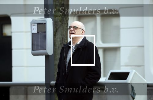 Den Haag 11 april 2018
Oud minister Jan Pronk wacht op de tram in Den Haag