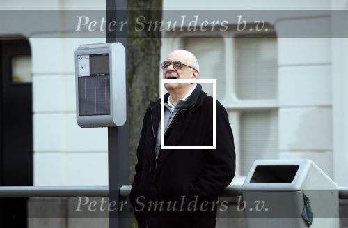 Den Haag 11 april 2018
Oud minister Jan Pronk wacht op de tram in Den Haag