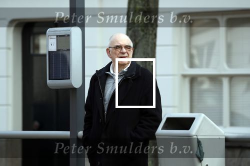 Den Haag 11 april 2018
Oud minister Jan Pronk wacht op de tram in Den Haag