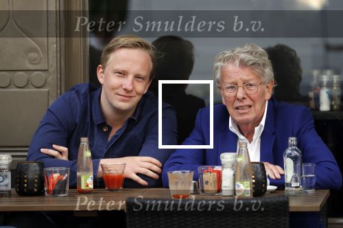 Amsterdam 23 april 2018
Jan des Bouvrie met zijn zoon Jan jr op terras.