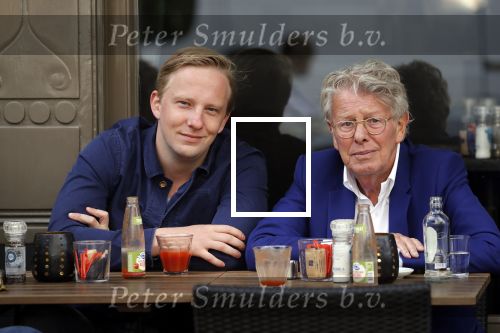Amsterdam 23 april 2018
Jan des Bouvrie met zijn zoon Jan jr op terras.