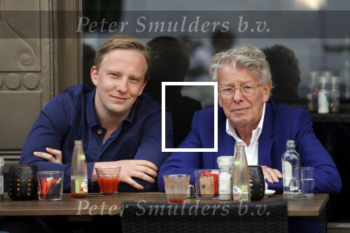 Amsterdam 23 april 2018
Jan des Bouvrie met zijn zoon Jan jr op terras.