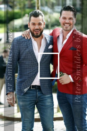 Amsterdam 25 september 2018
Presentatie lâ€™Homo van het blad Linda in Hotel Arena. Linda de Mol reikt het eerste exemplaar uit aan Erwin Olaf Hans v Manen en Hans Klok . Janice met partner