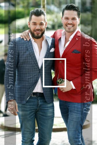 Amsterdam 25 september 2018
Presentatie lâ€™Homo van het blad Linda in Hotel Arena. Linda de Mol reikt het eerste exemplaar uit aan Erwin Olaf Hans v Manen en Hans Klok . Janice met partner