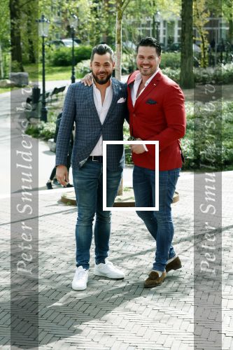 Amsterdam 25 september 2018
Presentatie lâ€™Homo van het blad Linda in Hotel Arena. Linda de Mol reikt het eerste exemplaar uit aan Erwin Olaf Hans v Manen en Hans Klok . Janice met partner