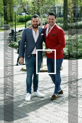 Amsterdam 25 september 2018
Presentatie lâ€™Homo van het blad Linda in Hotel Arena. Linda de Mol reikt het eerste exemplaar uit aan Erwin Olaf Hans v Manen en Hans Klok . Janice met partner