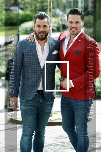 Amsterdam 25 september 2018
Presentatie lâ€™Homo van het blad Linda in Hotel Arena. Linda de Mol reikt het eerste exemplaar uit aan Erwin Olaf Hans v Manen en Hans Klok . Janice met partner