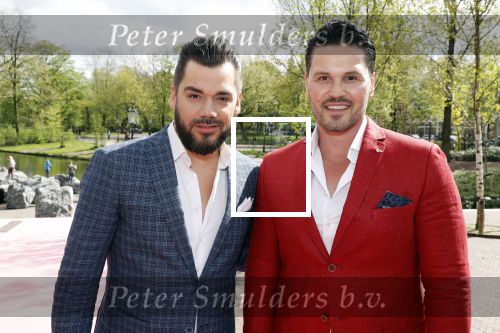 Amsterdam 25 september 2018
Presentatie lâ€™Homo van het blad Linda in Hotel Arena. Linda de Mol reikt het eerste exemplaar uit aan Erwin Olaf Hans v Manen en Hans Klok . Janice met partner