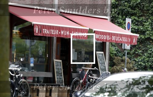 Amsterdam / Loosdrecht 12 mei 2018
Jeroen Pauw en zijn vriendin Zoe doen boodschappen in Amsterdam waarna ze naar hun boot in Loosdrecht rijden.