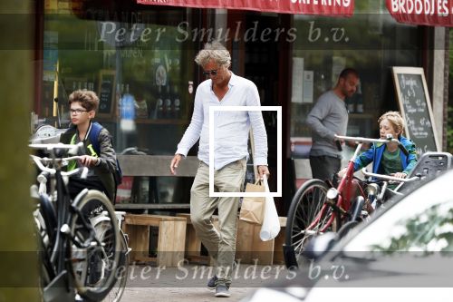 Amsterdam / Loosdrecht 12 mei 2018
Jeroen Pauw en zijn vriendin Zoe doen boodschappen in Amsterdam waarna ze naar hun boot in Loosdrecht rijden.