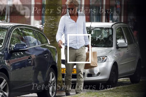 Amsterdam / Loosdrecht 12 mei 2018
Jeroen Pauw en zijn vriendin Zoe doen boodschappen in Amsterdam waarna ze naar hun boot in Loosdrecht rijden.