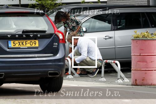 Amsterdam / Loosdrecht 12 mei 2018
Jeroen Pauw en zijn vriendin Zoe doen boodschappen in Amsterdam waarna ze naar hun boot in Loosdrecht rijden.