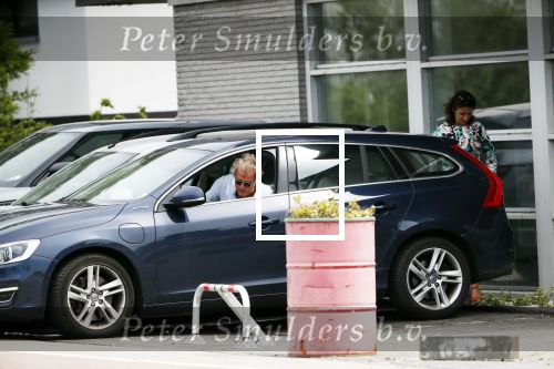 Amsterdam / Loosdrecht 12 mei 2018
Jeroen Pauw en zijn vriendin Zoe doen boodschappen in Amsterdam waarna ze naar hun boot in Loosdrecht rijden.