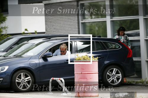 Amsterdam / Loosdrecht 12 mei 2018
Jeroen Pauw en zijn vriendin Zoe doen boodschappen in Amsterdam waarna ze naar hun boot in Loosdrecht rijden.