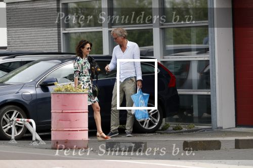 Amsterdam / Loosdrecht 12 mei 2018
Jeroen Pauw en zijn vriendin Zoe doen boodschappen in Amsterdam waarna ze naar hun boot in Loosdrecht rijden.
