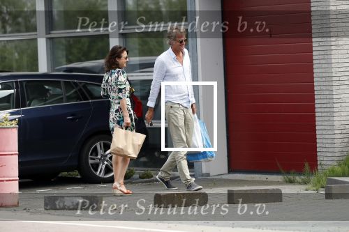Amsterdam / Loosdrecht 12 mei 2018
Jeroen Pauw en zijn vriendin Zoe doen boodschappen in Amsterdam waarna ze naar hun boot in Loosdrecht rijden.