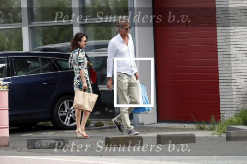 Amsterdam / Loosdrecht 12 mei 2018
Jeroen Pauw en zijn vriendin Zoe doen boodschappen in Amsterdam waarna ze naar hun boot in Loosdrecht rijden.