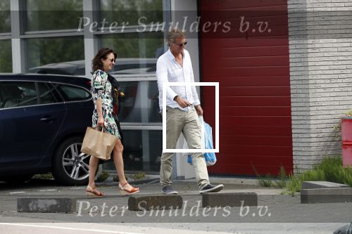 Amsterdam / Loosdrecht 12 mei 2018
Jeroen Pauw en zijn vriendin Zoe doen boodschappen in Amsterdam waarna ze naar hun boot in Loosdrecht rijden.