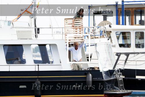 Amsterdam / Loosdrecht 12 mei 2018
Jeroen Pauw en zijn vriendin Zoe doen boodschappen in Amsterdam waarna ze naar hun boot in Loosdrecht rijden.