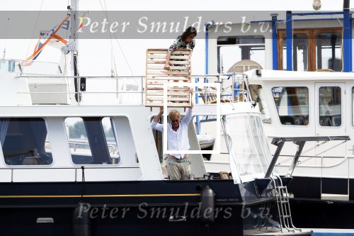 Amsterdam / Loosdrecht 12 mei 2018
Jeroen Pauw en zijn vriendin Zoe doen boodschappen in Amsterdam waarna ze naar hun boot in Loosdrecht rijden.