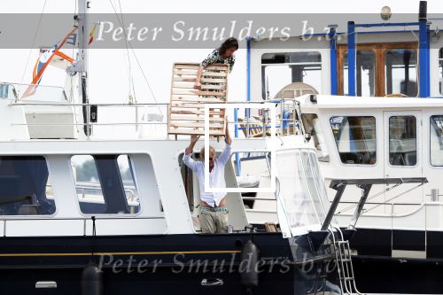 Amsterdam / Loosdrecht 12 mei 2018
Jeroen Pauw en zijn vriendin Zoe doen boodschappen in Amsterdam waarna ze naar hun boot in Loosdrecht rijden.