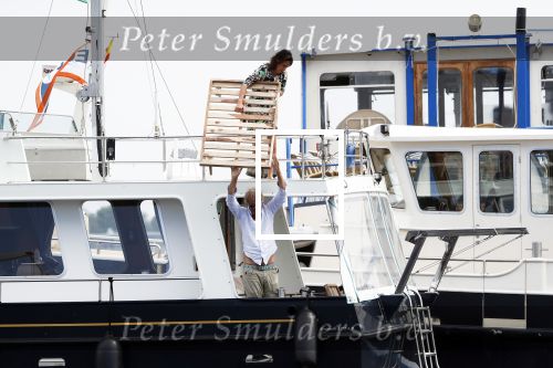 Amsterdam / Loosdrecht 12 mei 2018
Jeroen Pauw en zijn vriendin Zoe doen boodschappen in Amsterdam waarna ze naar hun boot in Loosdrecht rijden.