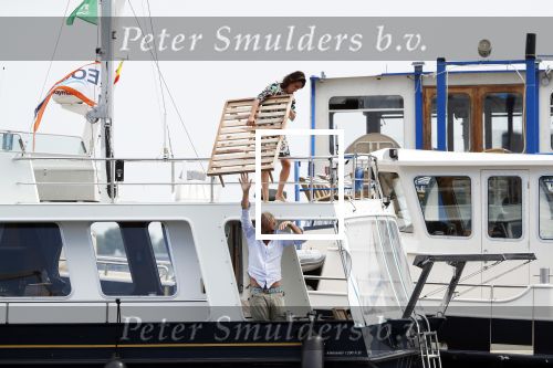 Amsterdam / Loosdrecht 12 mei 2018
Jeroen Pauw en zijn vriendin Zoe doen boodschappen in Amsterdam waarna ze naar hun boot in Loosdrecht rijden.