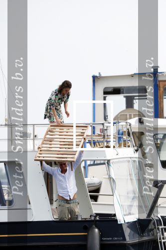 Amsterdam / Loosdrecht 12 mei 2018
Jeroen Pauw en zijn vriendin Zoe doen boodschappen in Amsterdam waarna ze naar hun boot in Loosdrecht rijden.
