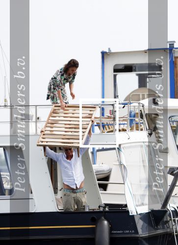 Amsterdam / Loosdrecht 12 mei 2018
Jeroen Pauw en zijn vriendin Zoe doen boodschappen in Amsterdam waarna ze naar hun boot in Loosdrecht rijden.