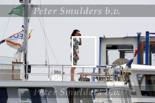 Amsterdam / Loosdrecht 12 mei 2018
Jeroen Pauw en zijn vriendin Zoe doen boodschappen in Amsterdam waarna ze naar hun boot in Loosdrecht rijden.